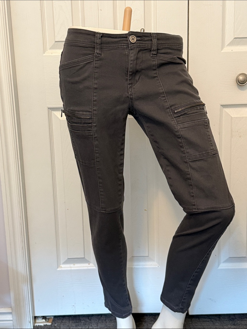 UNIONBAY Slim Cargo Skinny Pants in Charcoal